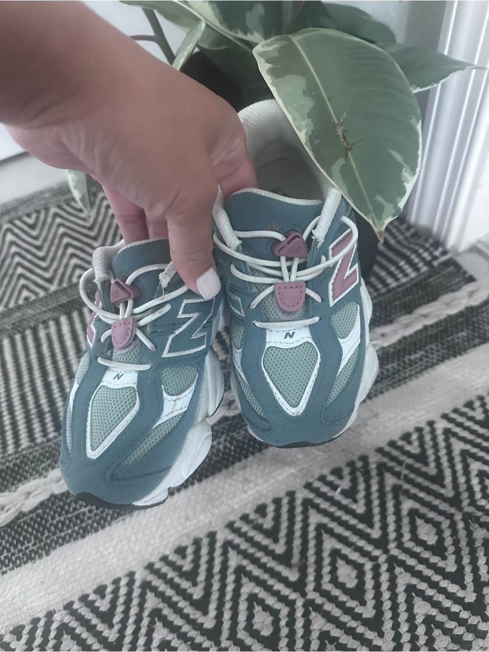 New Balance Kids Teal and Pink Lace-Free Sneakers